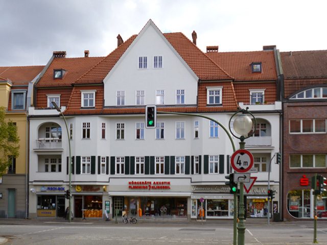 Wohn- und Geschäftshaus am Teltower Damm nach der Sanierung
